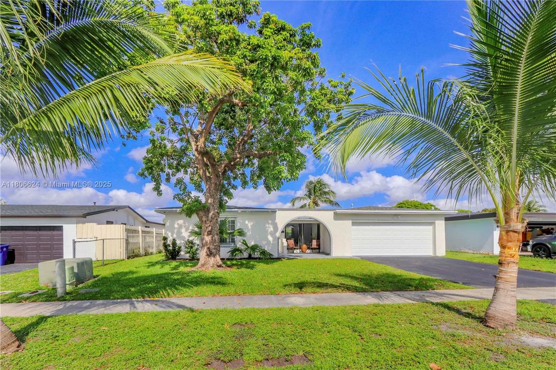 最近售出: $555,000 (3 贝兹, 2 浴室, 1580 平方英尺)