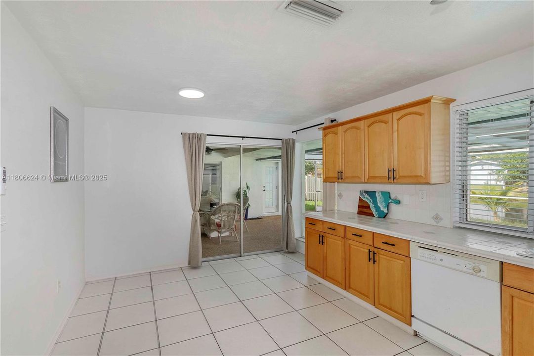 最近售出: $555,000 (3 贝兹, 2 浴室, 1580 平方英尺)