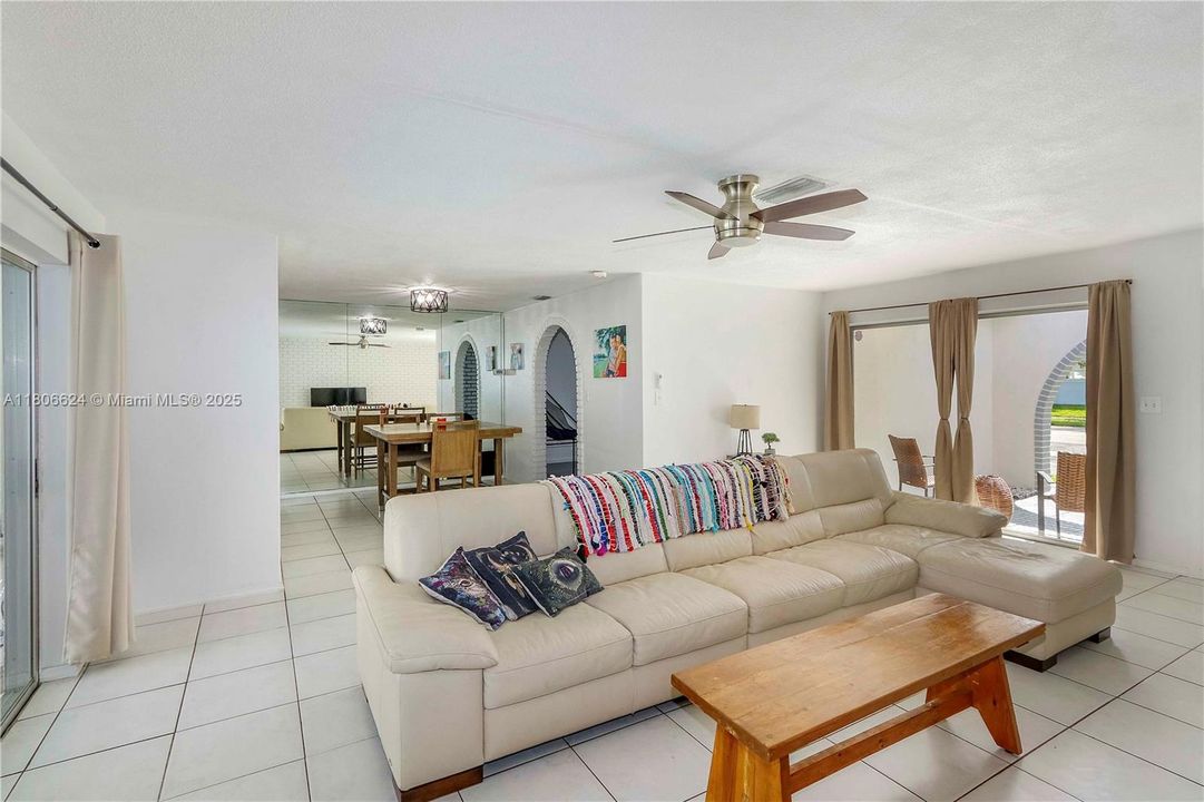 最近售出: $555,000 (3 贝兹, 2 浴室, 1580 平方英尺)