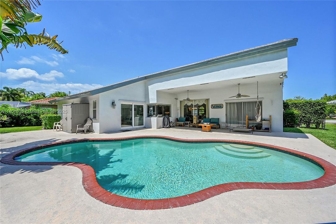 Active With Contract: $817,900 (4 beds, 3 baths, 2402 Square Feet)