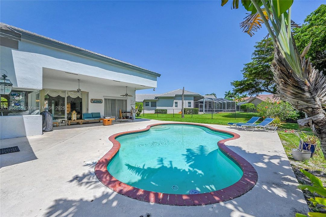 Active With Contract: $817,900 (4 beds, 3 baths, 2402 Square Feet)