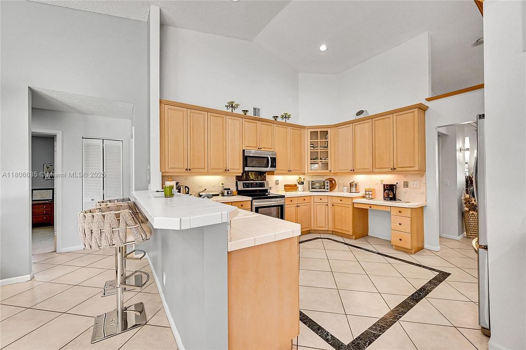 Active With Contract: $817,900 (4 beds, 3 baths, 2402 Square Feet)