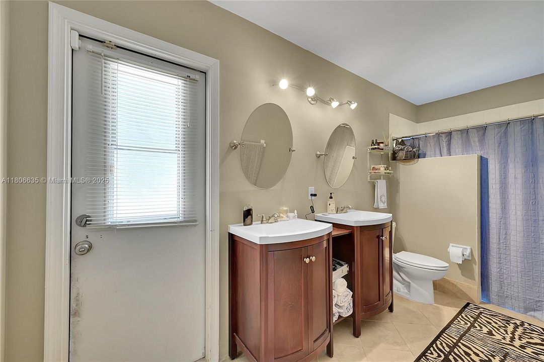 Active With Contract: $817,900 (4 beds, 3 baths, 2402 Square Feet)