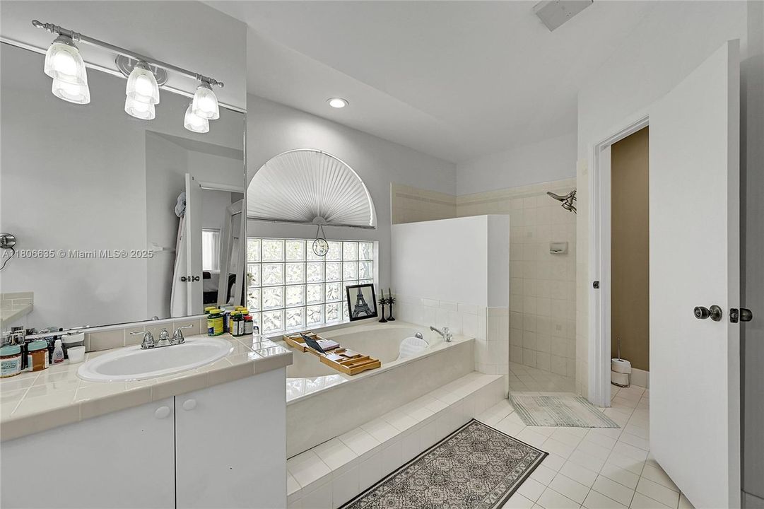 Active With Contract: $817,900 (4 beds, 3 baths, 2402 Square Feet)