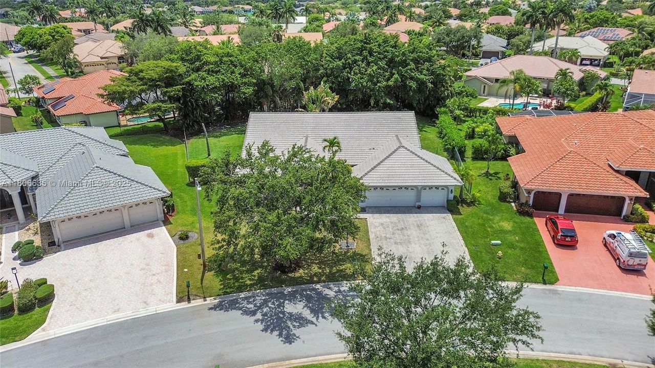 Active With Contract: $817,900 (4 beds, 3 baths, 2402 Square Feet)