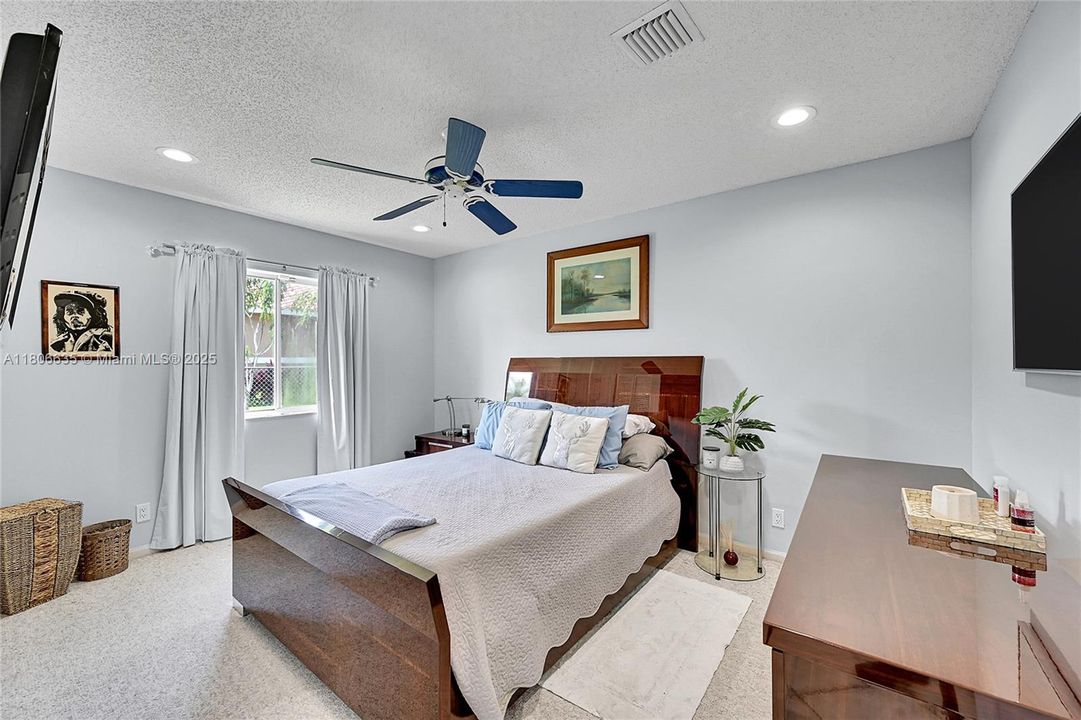 Active With Contract: $817,900 (4 beds, 3 baths, 2402 Square Feet)