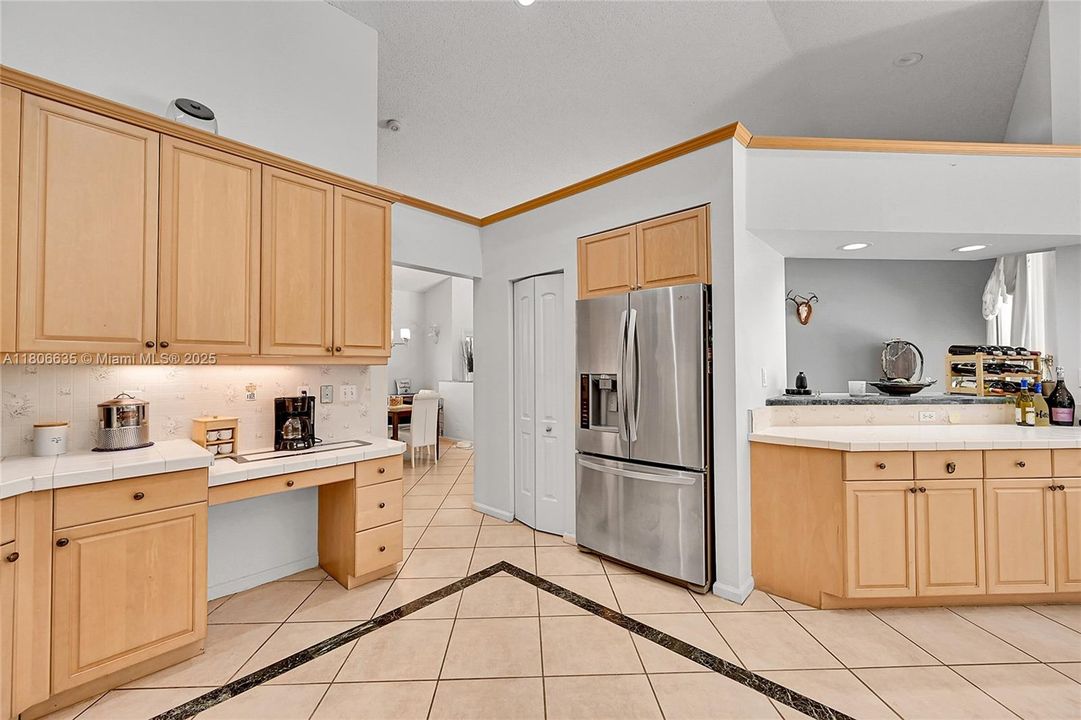 Active With Contract: $817,900 (4 beds, 3 baths, 2402 Square Feet)