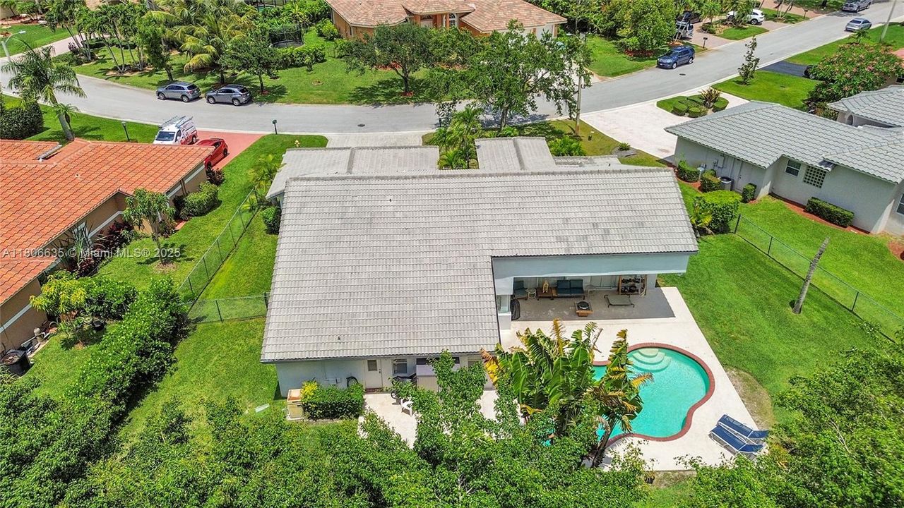 Active With Contract: $817,900 (4 beds, 3 baths, 2402 Square Feet)