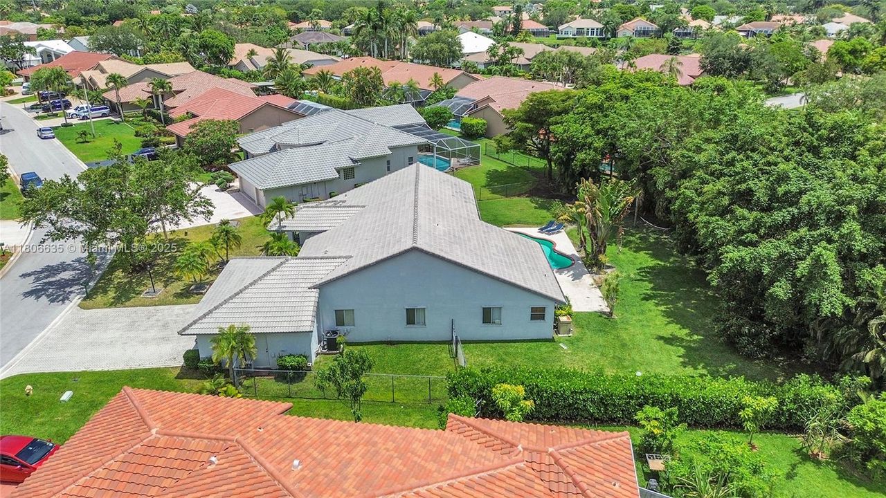 Active With Contract: $817,900 (4 beds, 3 baths, 2402 Square Feet)