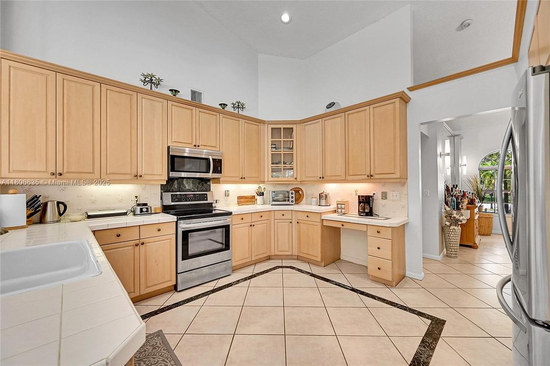 Active With Contract: $817,900 (4 beds, 3 baths, 2402 Square Feet)