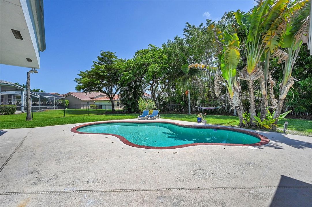 Active With Contract: $817,900 (4 beds, 3 baths, 2402 Square Feet)