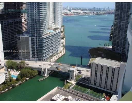 Recently Sold: $630,000 (2 beds, 2 baths, 1267 Square Feet)