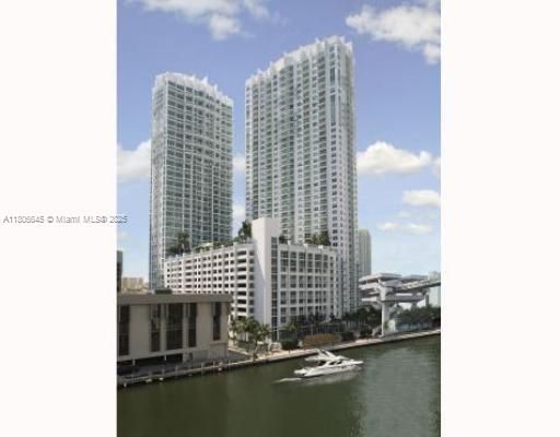 Recently Sold: $630,000 (2 beds, 2 baths, 1267 Square Feet)