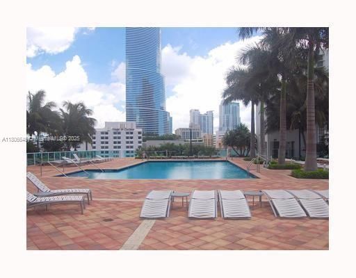 Recently Sold: $630,000 (2 beds, 2 baths, 1267 Square Feet)