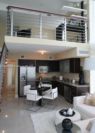 Recently Sold: $630,000 (2 beds, 2 baths, 1267 Square Feet)