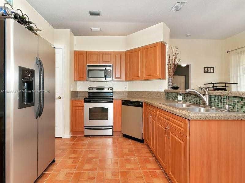 Недавно арендовано: $3,550 (3 спален, 2 ванн, 1576 Квадратных фут)