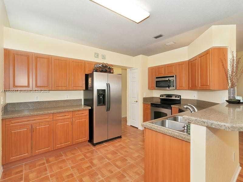 Недавно арендовано: $3,550 (3 спален, 2 ванн, 1576 Квадратных фут)