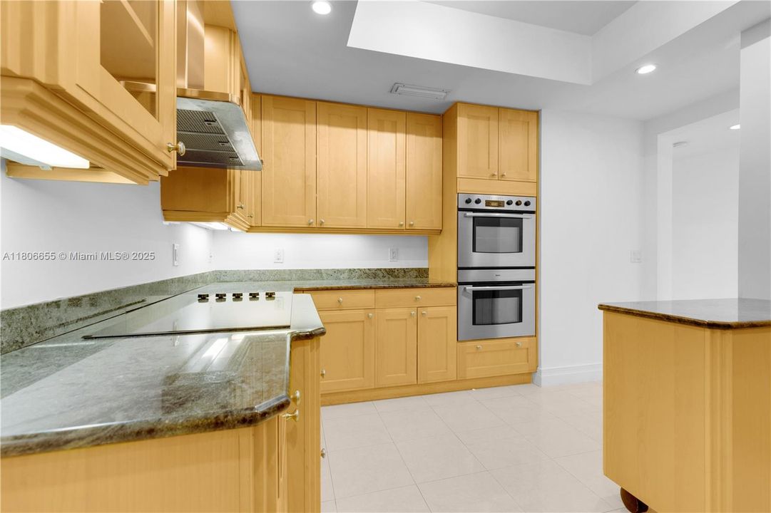 Недавно продано: $1,399,000 (3 спален, 3 ванн, 2733 Квадратных фут)