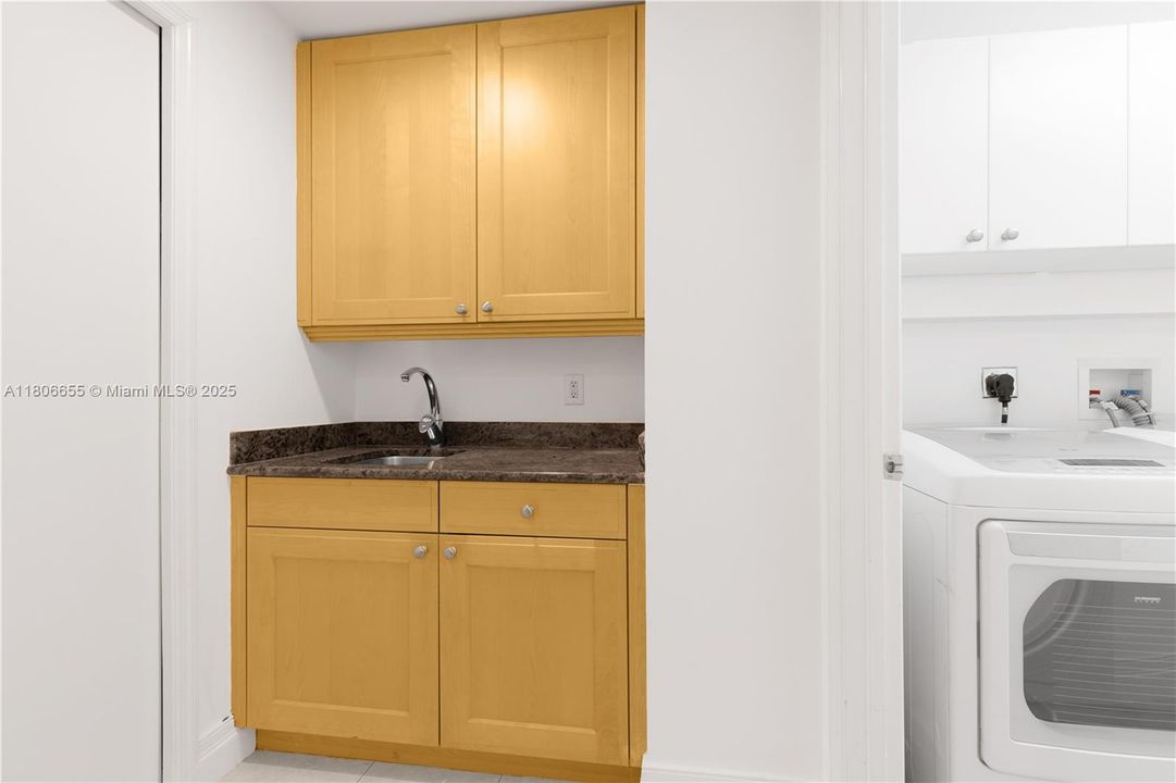 Недавно продано: $1,399,000 (3 спален, 3 ванн, 2733 Квадратных фут)