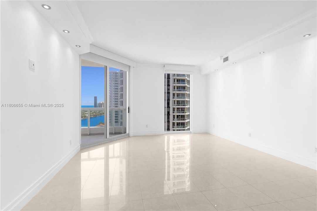 Недавно продано: $1,399,000 (3 спален, 3 ванн, 2733 Квадратных фут)