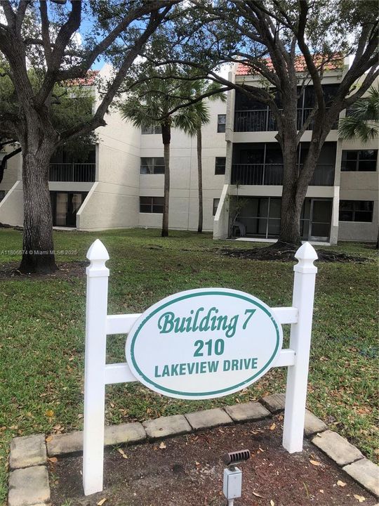 待售: $349,900 (2 贝兹, 2 浴室, 1106 平方英尺)