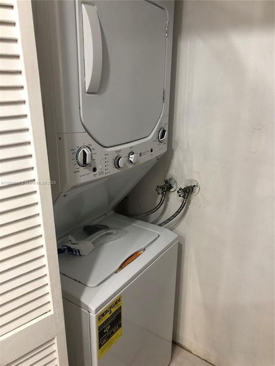 待售: $349,900 (2 贝兹, 2 浴室, 1106 平方英尺)