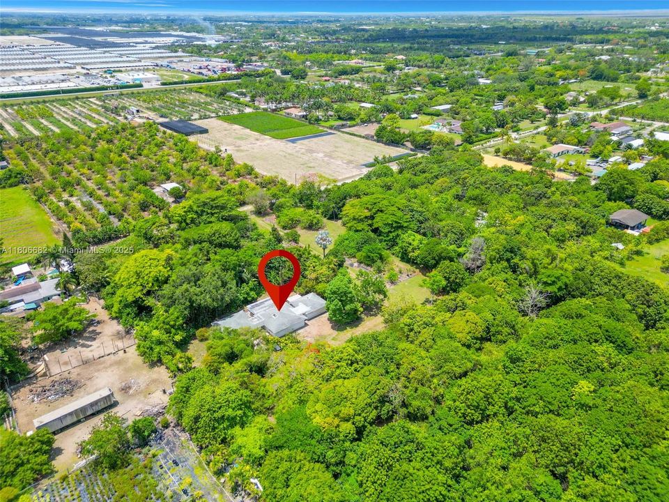 330X660 STREET TO STREET NEEDS ENTRANCE OFF 186 STREET. 25 R/W ALLOCATED