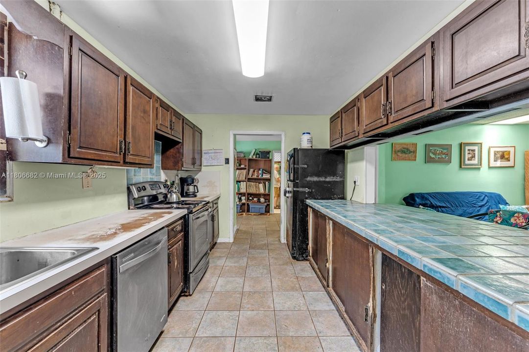 OPENS TO LIVING ROOM . THIS IS A GREAT LOCATION FOR REHAB INTO AN OPEN FLOOR PLAN W ISLAND. ALSO .ADJACENT TO FL ROOM