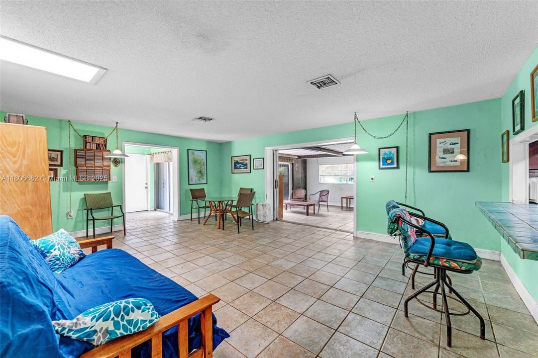 Large Living room VIEW OF KITCHEN COUNTER BAR