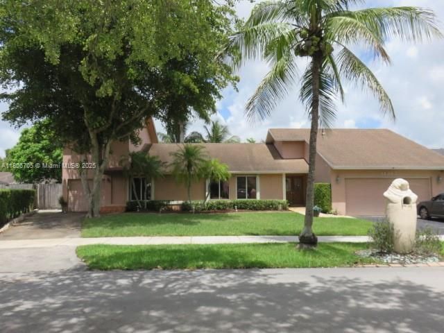 Под контрактом: $920,000 (5 спален, 3 ванн, 3074 Квадратных фут)