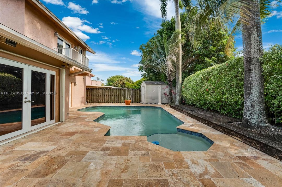 Под контрактом: $920,000 (5 спален, 3 ванн, 3074 Квадратных фут)