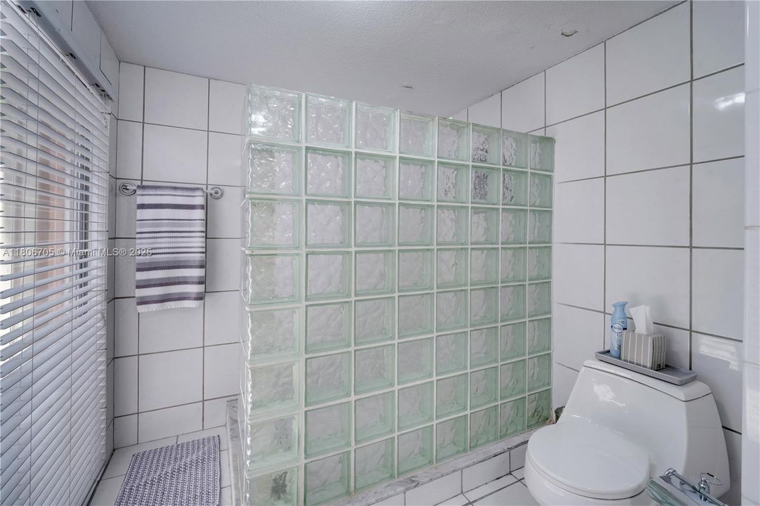 Под контрактом: $920,000 (5 спален, 3 ванн, 3074 Квадратных фут)