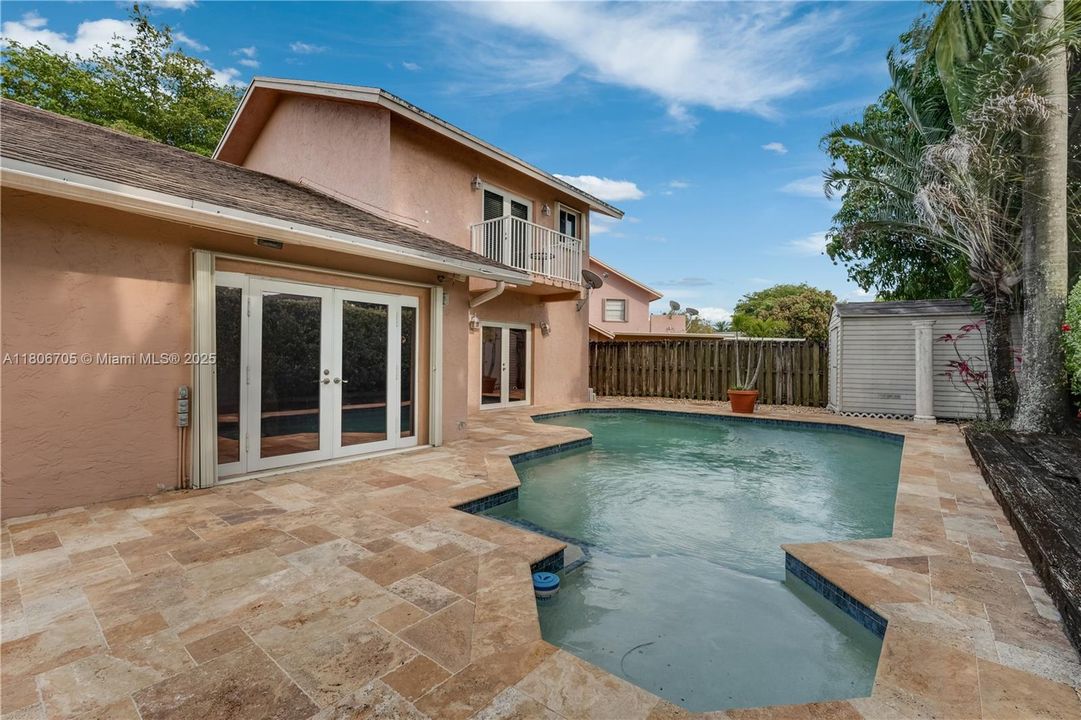 Под контрактом: $920,000 (5 спален, 3 ванн, 3074 Квадратных фут)