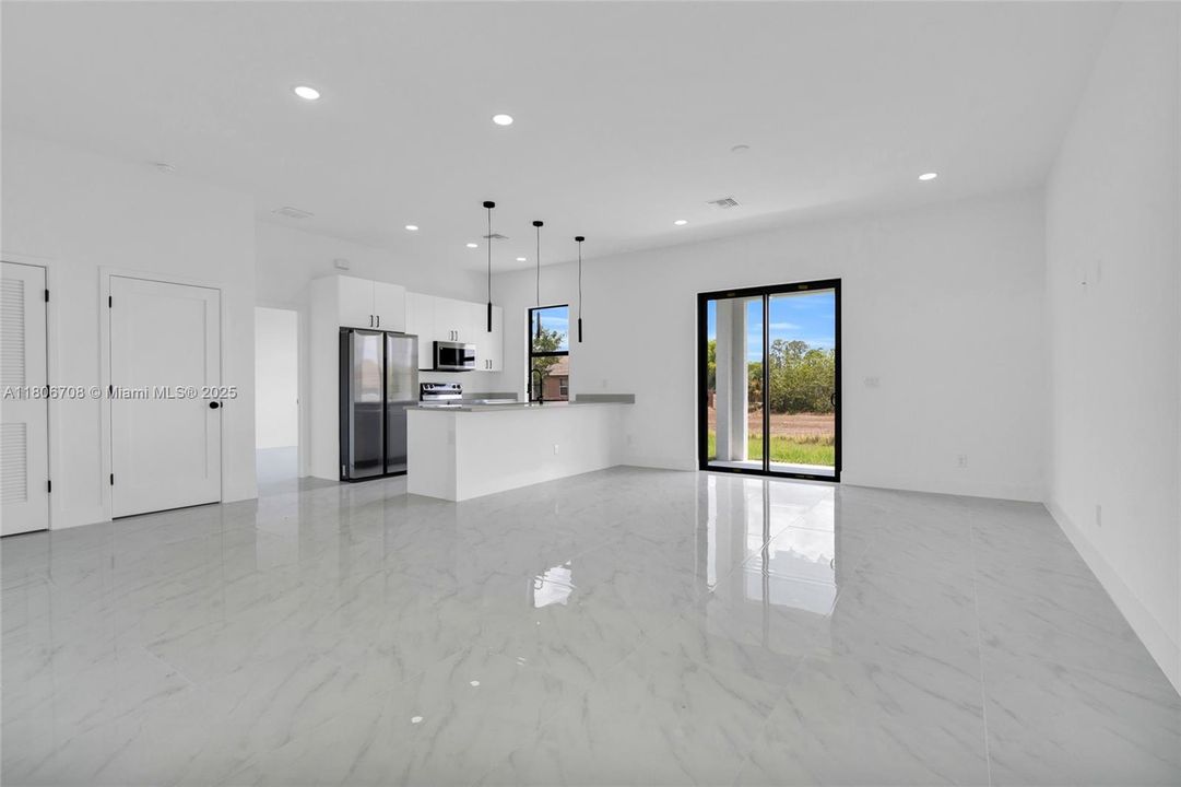 Recently Sold: $349,900 (3 beds, 2 baths, 1630 Square Feet)