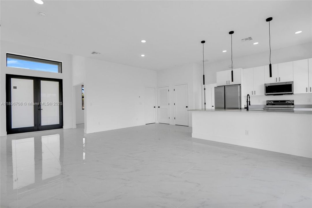 Recently Sold: $349,900 (3 beds, 2 baths, 1630 Square Feet)