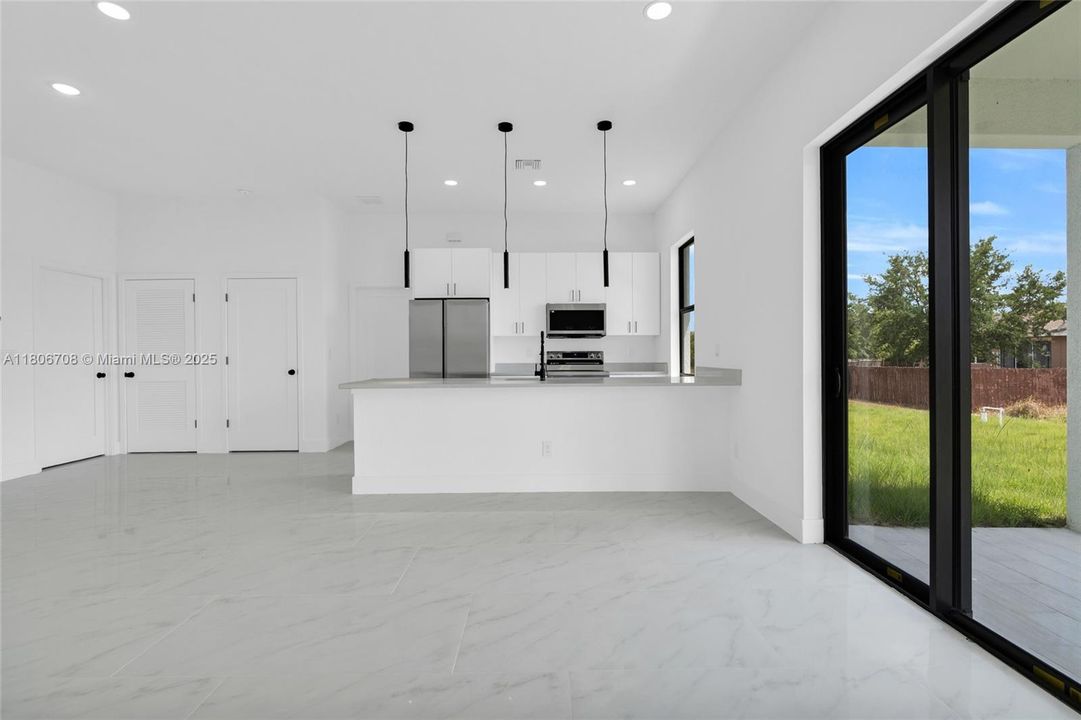 Recently Sold: $349,900 (3 beds, 2 baths, 1630 Square Feet)