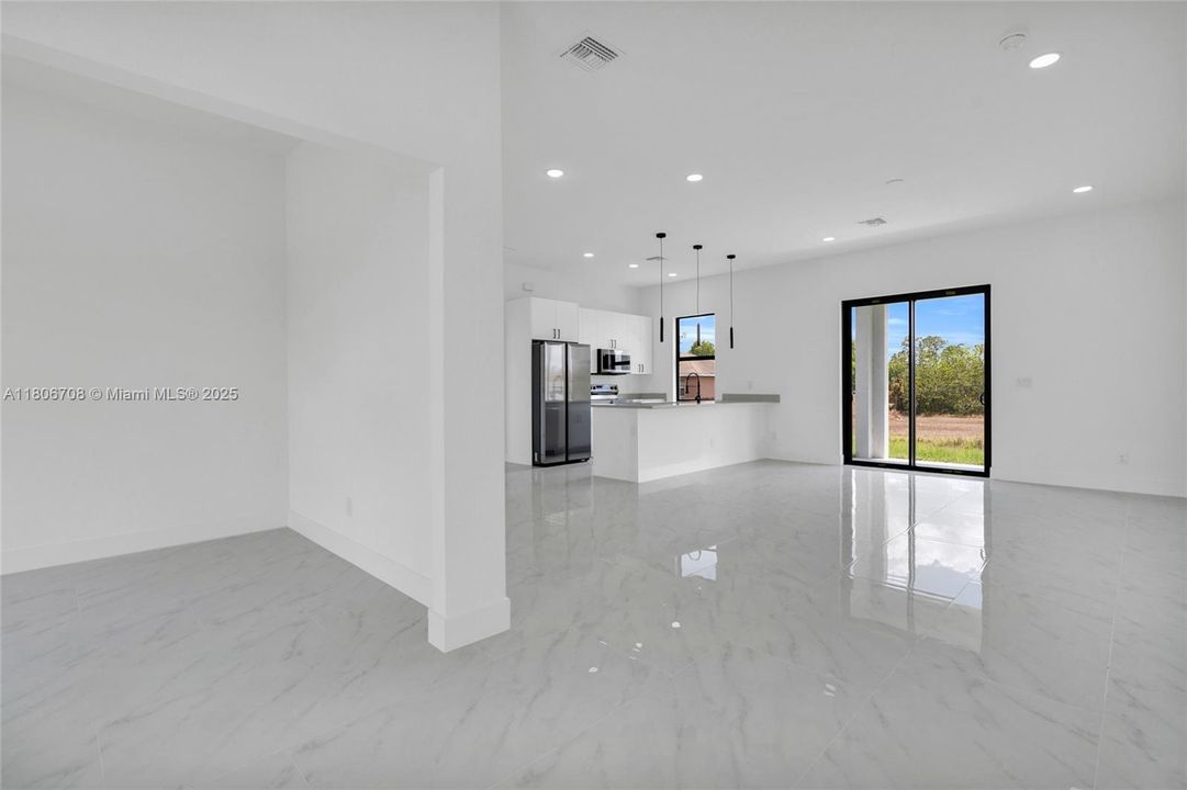 Recently Sold: $349,900 (3 beds, 2 baths, 1630 Square Feet)