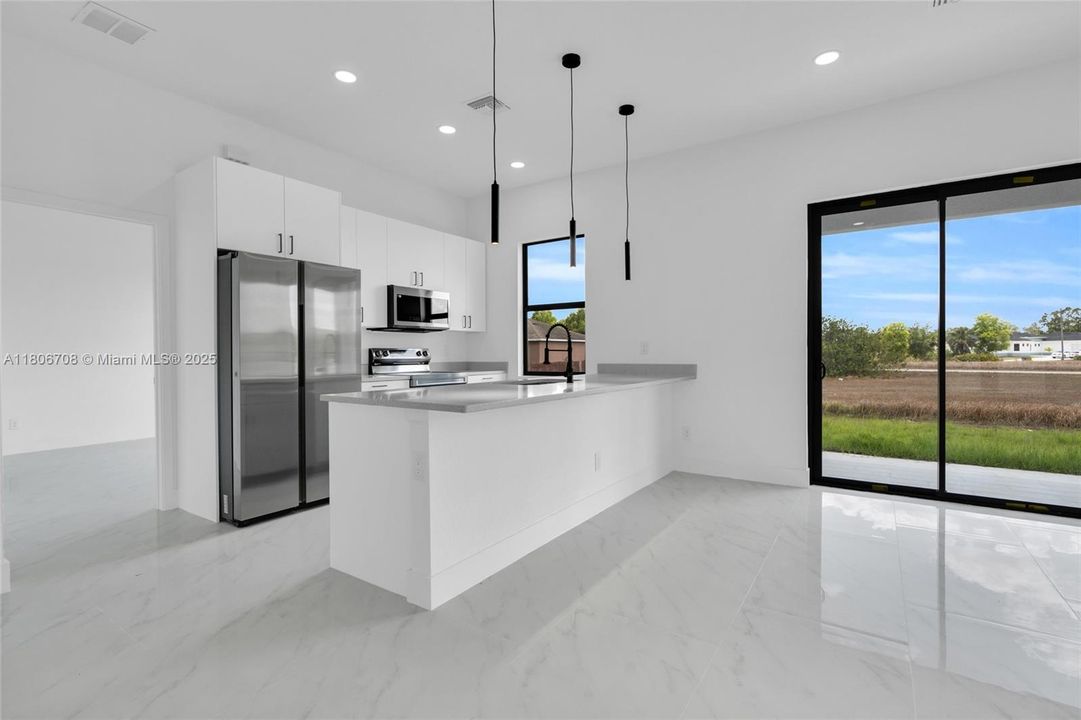 Recently Sold: $349,900 (3 beds, 2 baths, 1630 Square Feet)