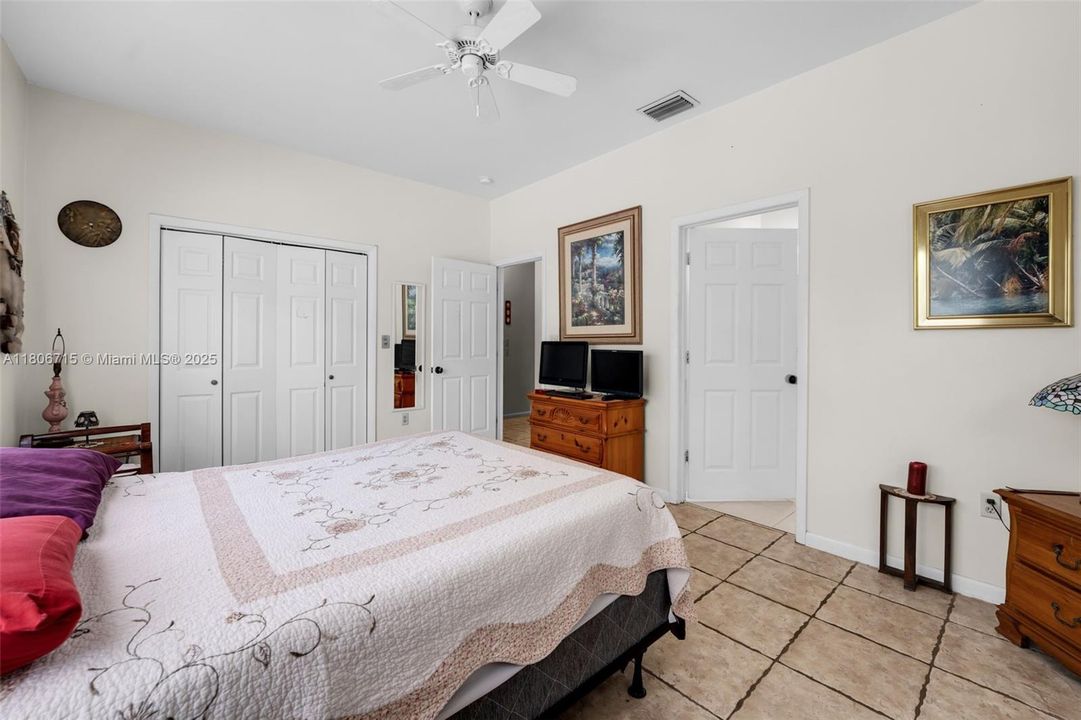 Vendido Recientemente: $874,000 (3 camas, 3 baños, 2034 Pies cuadrados)