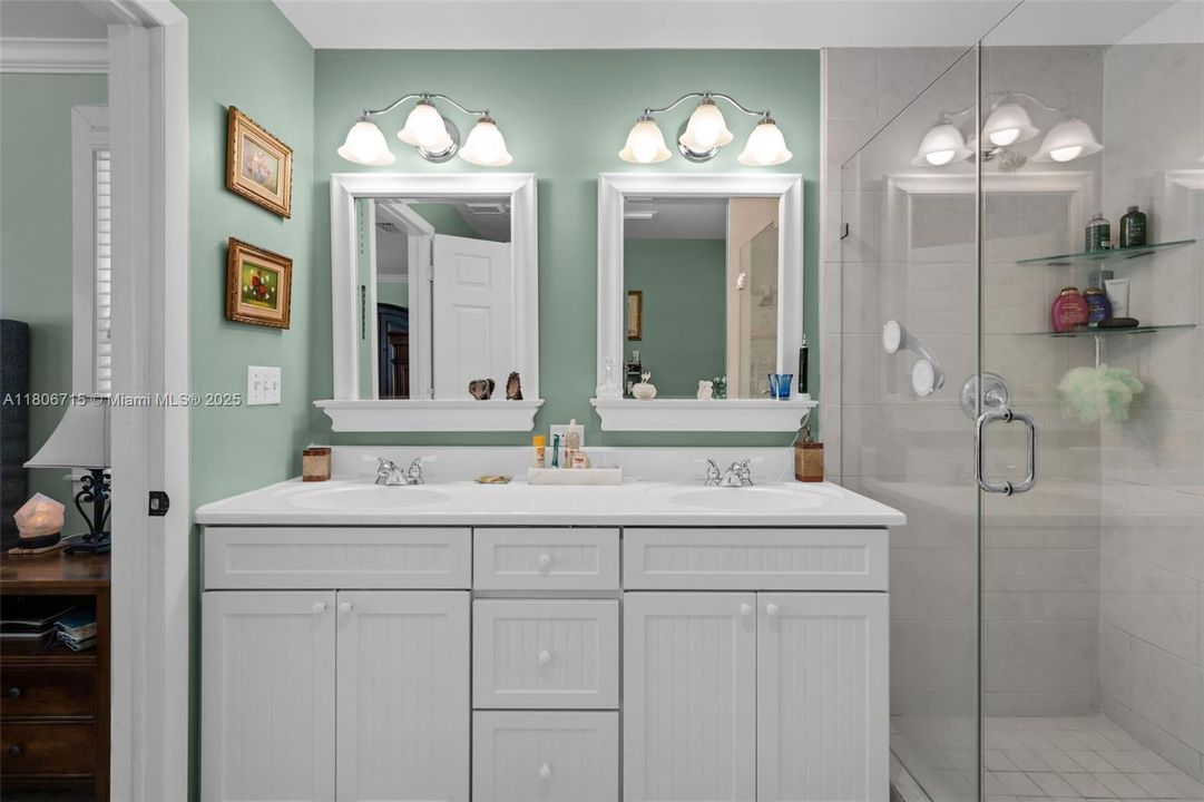 Vendido Recientemente: $874,000 (3 camas, 3 baños, 2034 Pies cuadrados)