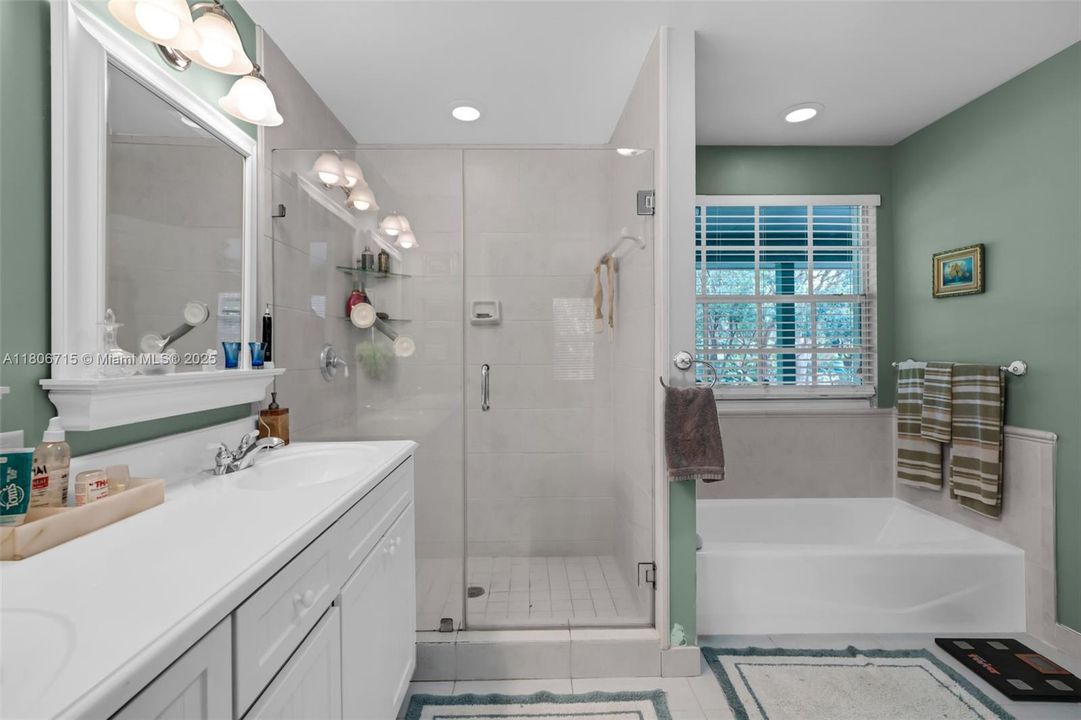 Vendido Recientemente: $874,000 (3 camas, 3 baños, 2034 Pies cuadrados)