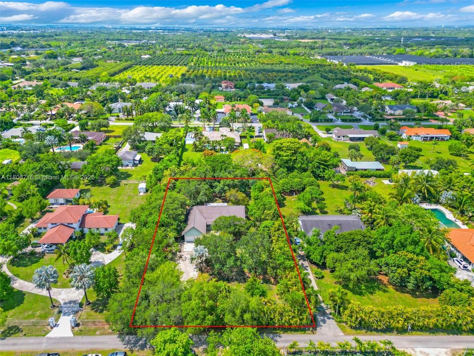 Vendido Recientemente: $874,000 (3 camas, 3 baños, 2034 Pies cuadrados)