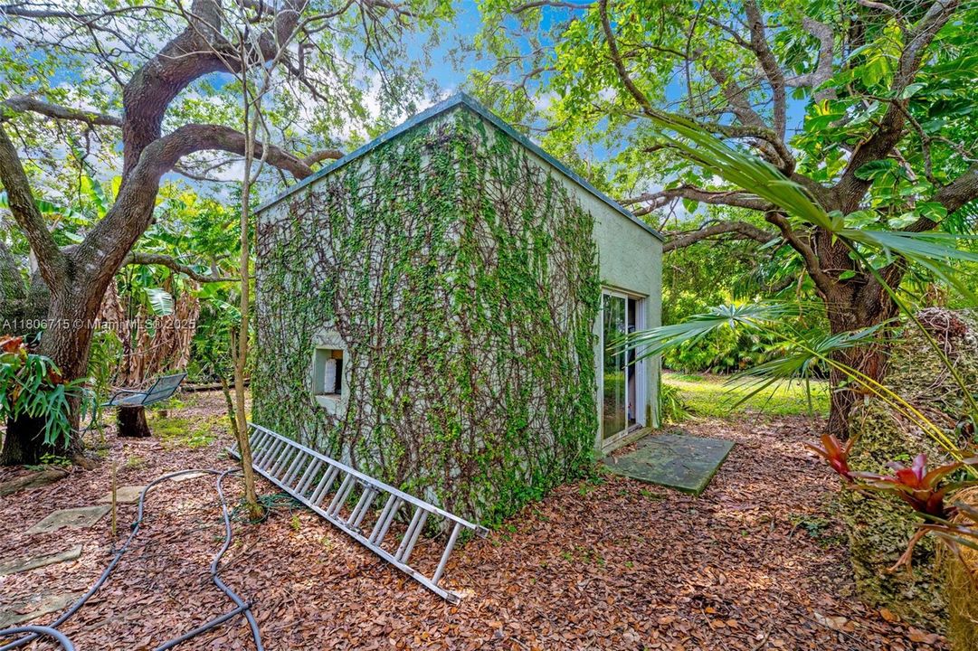 ARTIST STUDIO/ AKA GLORIFIED SHED!