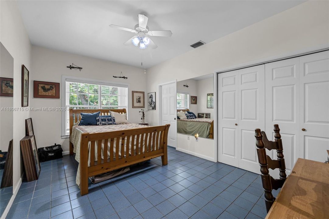 Vendido Recientemente: $874,000 (3 camas, 3 baños, 2034 Pies cuadrados)