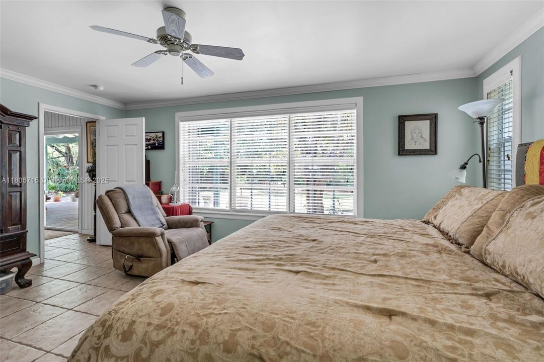 Vendido Recientemente: $874,000 (3 camas, 3 baños, 2034 Pies cuadrados)