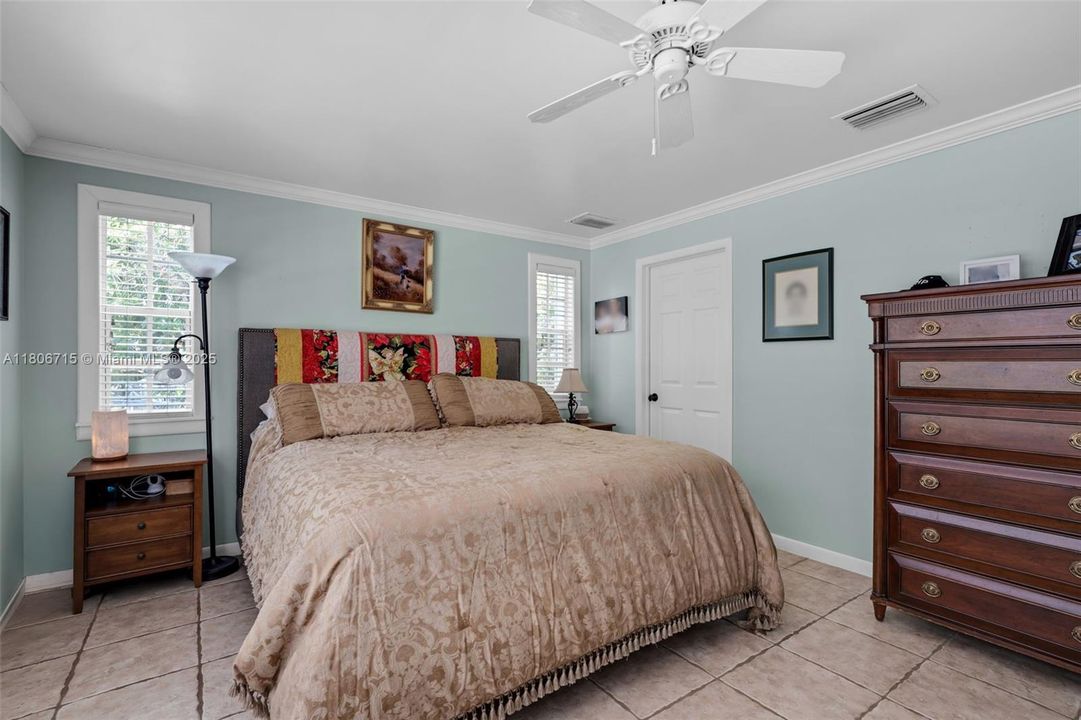 Vendido Recientemente: $874,000 (3 camas, 3 baños, 2034 Pies cuadrados)