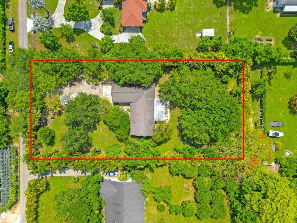 Vendido Recientemente: $874,000 (3 camas, 3 baños, 2034 Pies cuadrados)