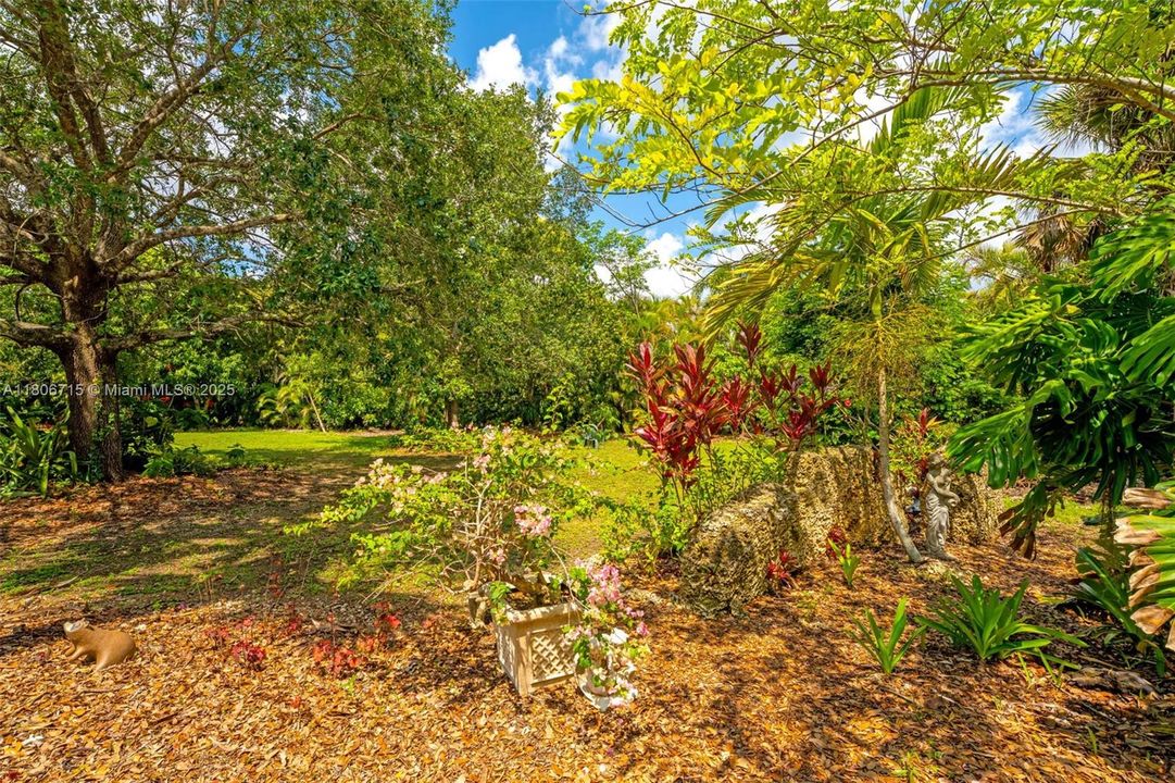 THE PICTURES DONT DO THE GARDENS JUSTICE.THEY ARE GORGEOUS..