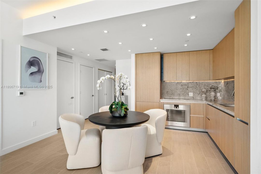 Vendido Recientemente: $1,453,500 (1 camas, 1 baños, 731 Pies cuadrados)