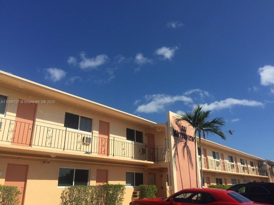 待售: $139,900 (1 贝兹, 1 浴室, 550 平方英尺)